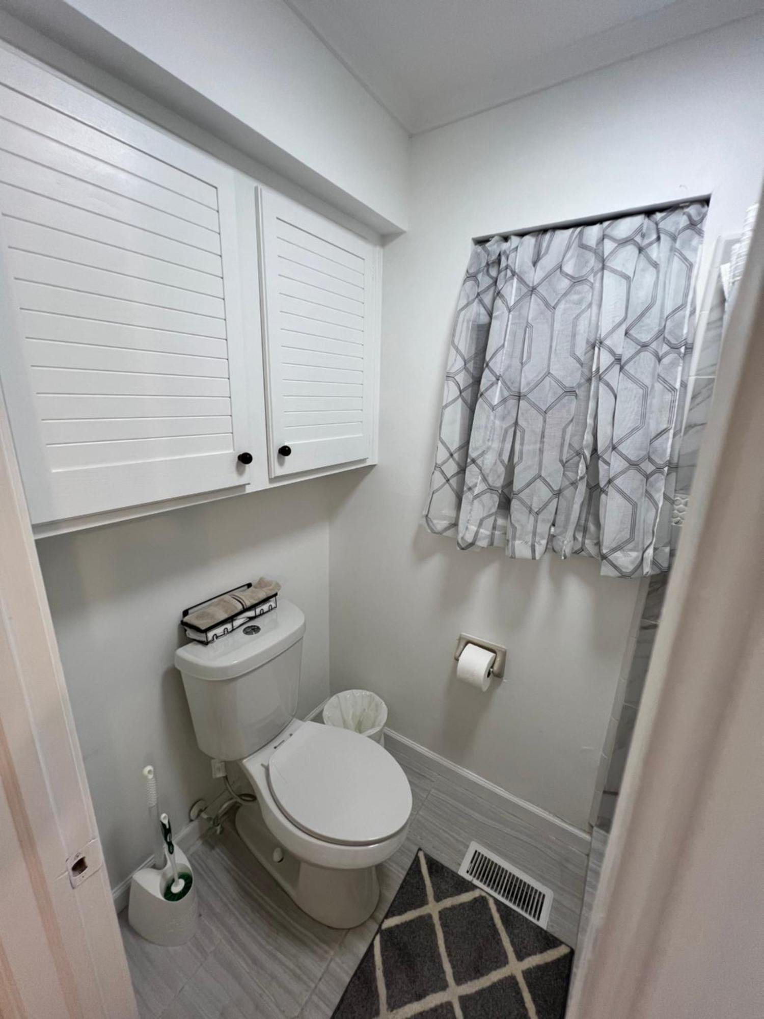 Cozy Private Suite 5 Min From Saint Francis Hospital And Woodland Hills Mall Tulsa Exterior photo